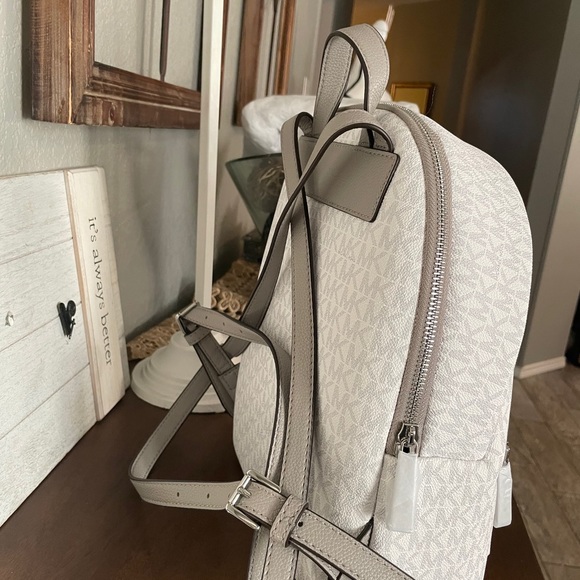 New Mk medium backpack - Picture 4 of 11